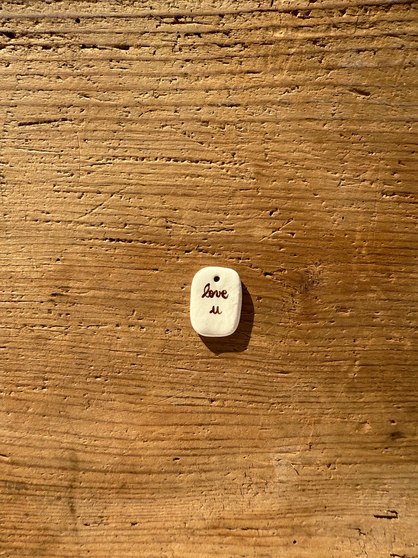 Ciondolo love u marrone