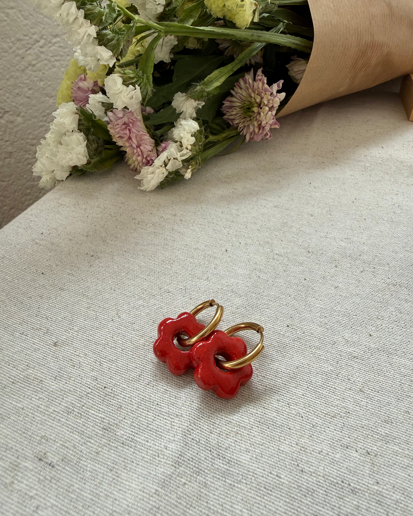 ORECCHINI MARGHERITE ROSSE-PREORDINE