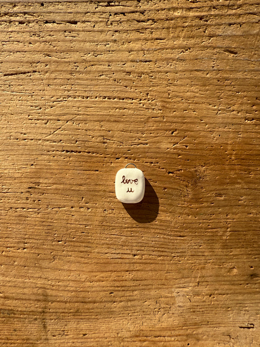 Ciondolo love u marrone