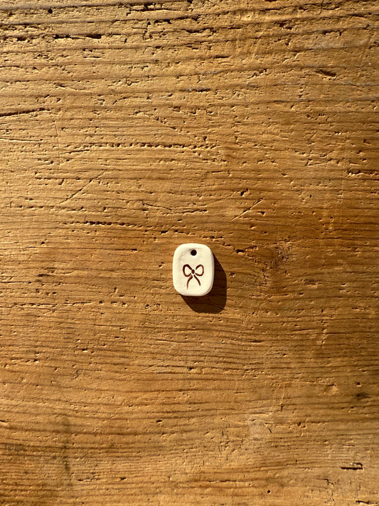 Ciondolo fiocco marrone