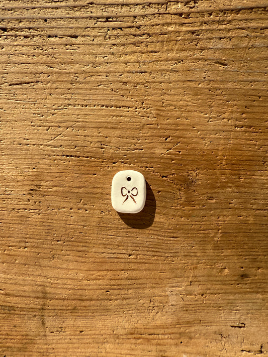 Ciondolo fiocco marrone